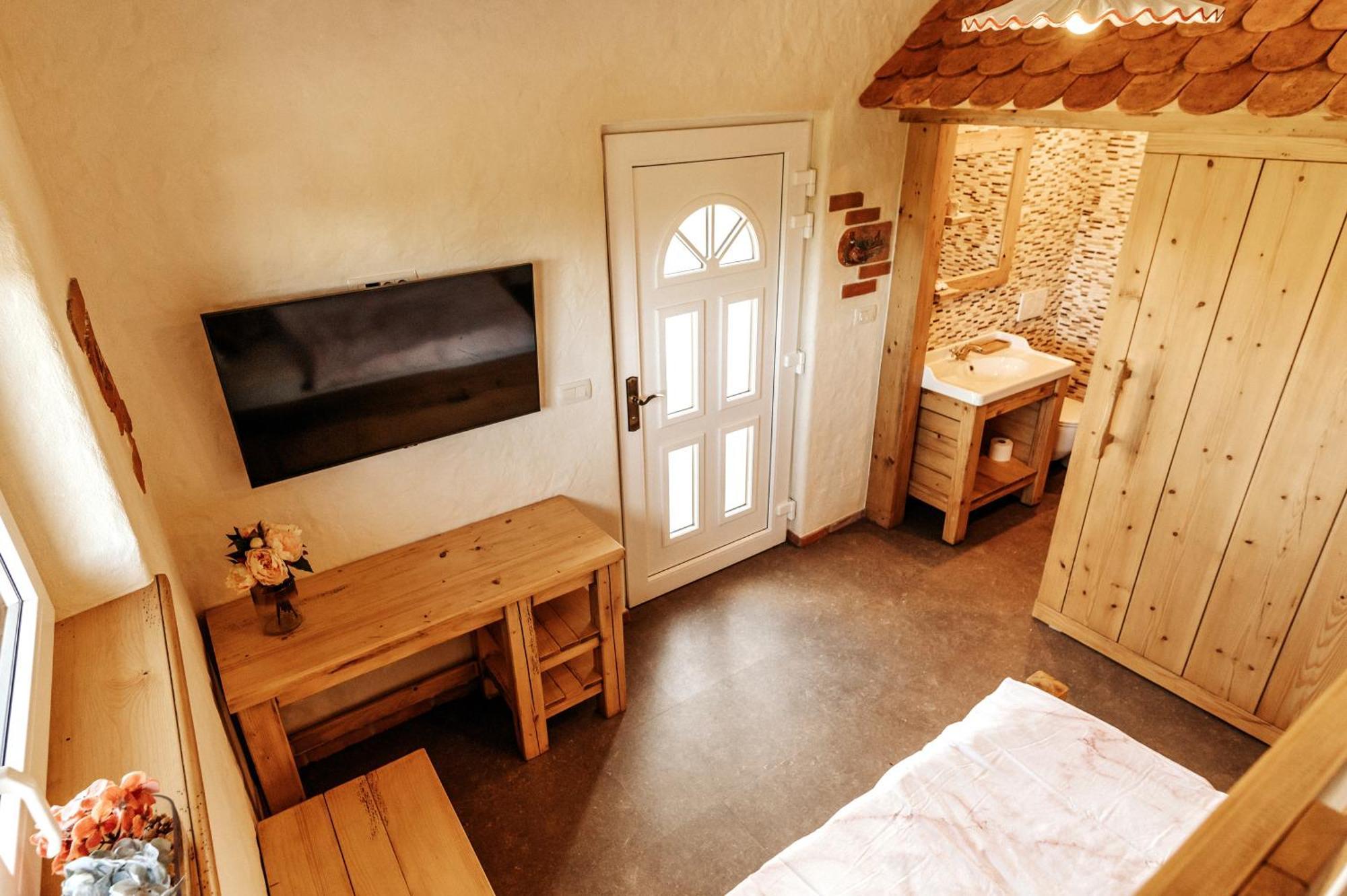 ホテル Gostilnica Orle - Sleeping In The Tower Škofljica エクステリア 写真